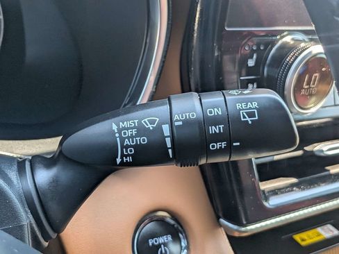 Used 2023 Toyota Highlander Platinum FWD image 32