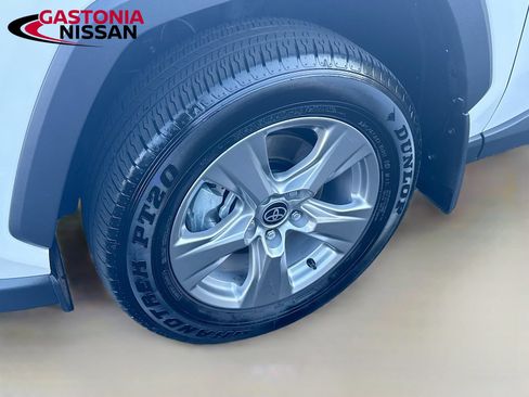Used 2025 Toyota RAV4 XLE FWD image 38