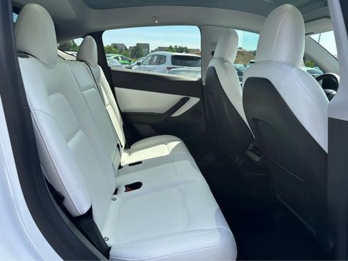 Used 2022 Tesla Model Y Long Range AWD/4WD image 9