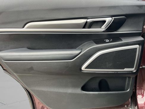 Used 2022 Kia Telluride LX image 20