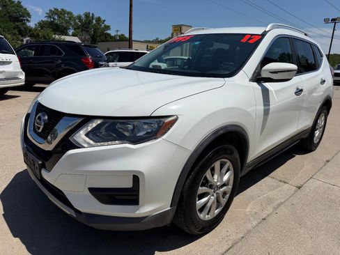Used 2017 Nissan Rogue SV AWD/4WD image 3