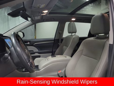 Used 2019 Toyota Highlander Limited Platinum AWD/4WD image 15