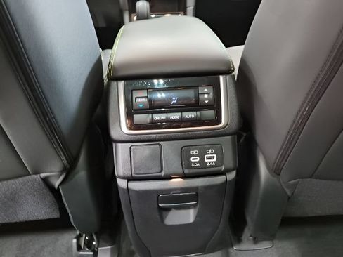 Used 2023 Subaru Ascent Onyx Edition AWD/4WD image 18