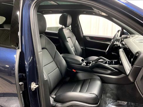 Used 2024 Porsche Cayenne image 30