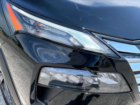Used 2025 Nissan Rogue SV AWD/4WD image 27