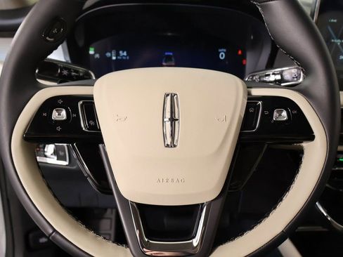 New 2026 Lincoln Corsair Premiere image 3