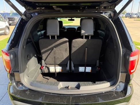 Used 2017 Ford Explorer XLT w/ Equipment Group 202A image 8