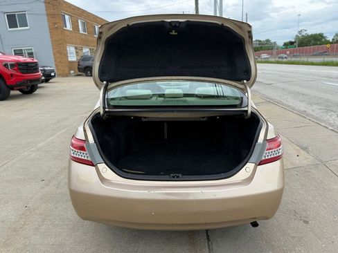 Used 2010 Toyota Camry LE FWD image 17