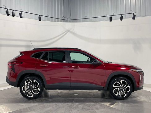 Used 2024 Chevrolet Trax RS FWD image 10