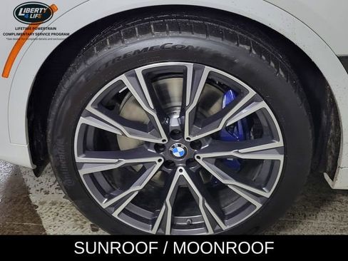 Used 2021 BMW X7 M50i image 10