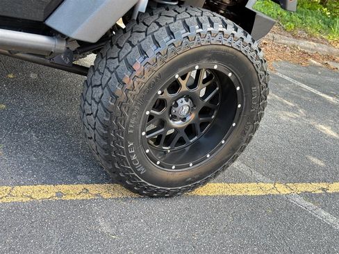 Used 2015 Jeep Wrangler Unlimited Rubicon w/ Dual Top Group AWD/4WD image 27