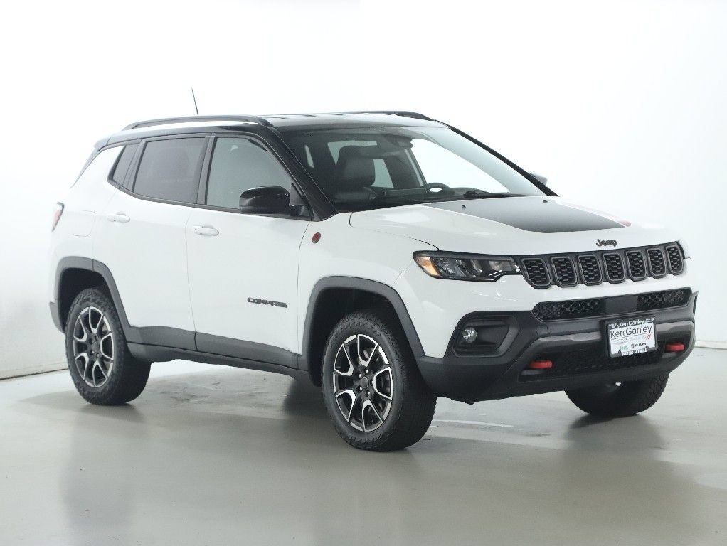 Used 2025 Jeep Compass Trailhawk AWD/4WD image 9
