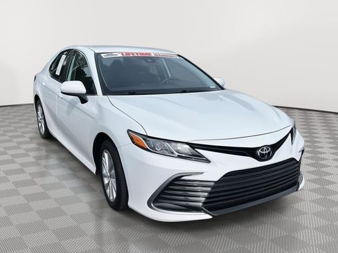 Used 2024 Toyota Camry LE image 7