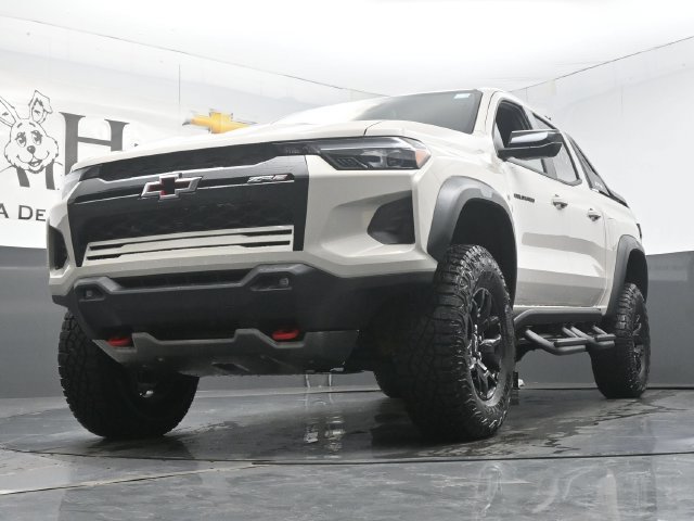 New 2026 Chevrolet Colorado ZR2 w/ Midnight Edition AWD/4WD image 34