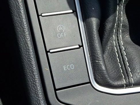Used 2025 Volkswagen Jetta SE FWD image 26