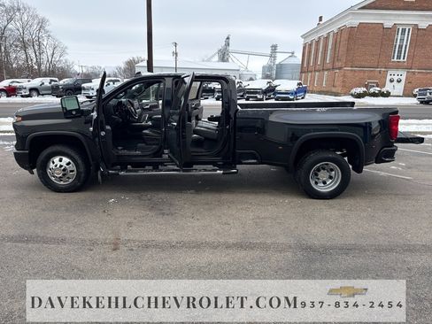 Used 2024 Chevrolet Silverado 3500 High Country w/ Technology Package image 33
