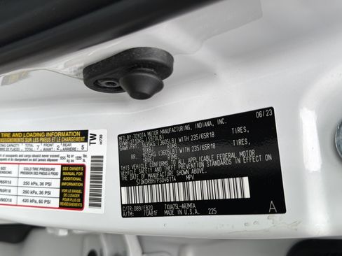Used 2023 Toyota Highlander XLE AWD/4WD image 31