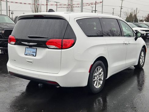 New 2026 Chrysler Voyager LX image 6