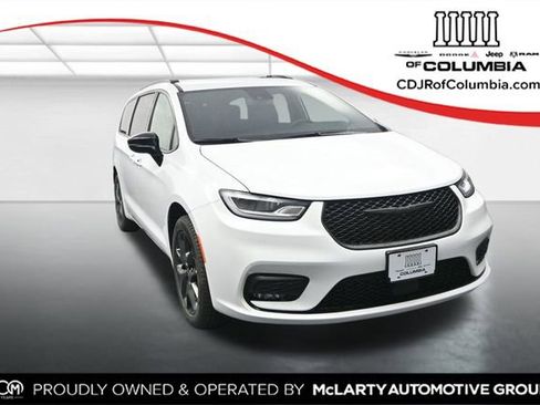 New 2026 Chrysler Pacifica Select w/ S Appearance Package image 1