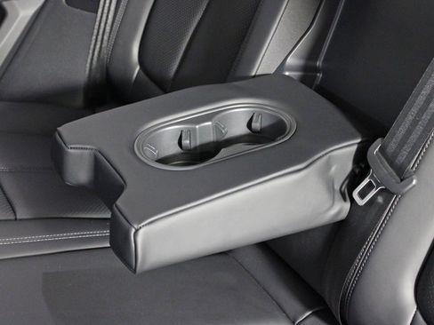 Used 2025 Porsche Macan image 34