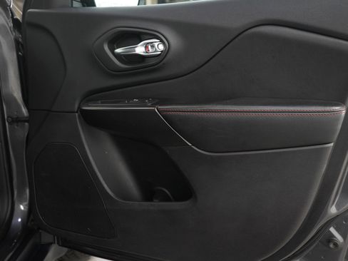 Used 2020 Jeep Cherokee Trailhawk w/ Comfort/Convenience Group image 9