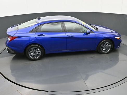 Certified 2024 Hyundai Elantra Blue image 35