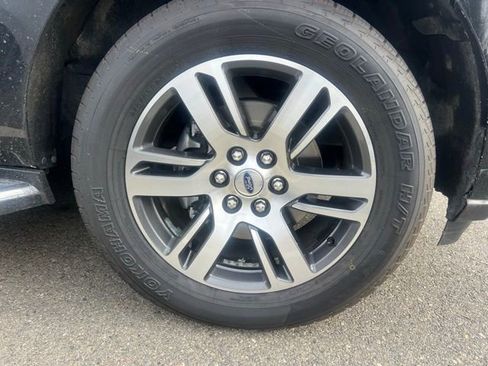 Used 2022 Ford Expedition XLT image 4