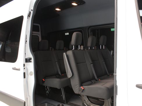 Used 2024 Mercedes-Benz Sprinter 2500 image 40