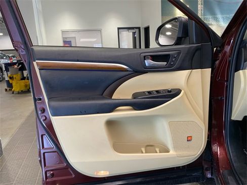 Used 2019 Toyota Highlander Limited image 10