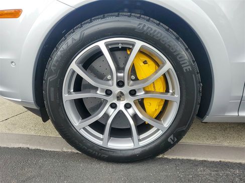 New 2025 Porsche Cayenne Turbo image 24