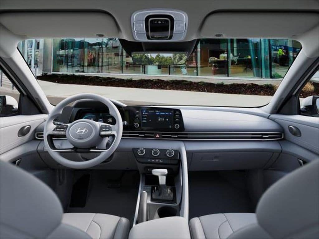 New 2026 Hyundai Elantra SE FWD image 11