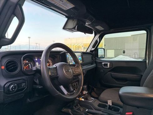 Used 2024 Jeep Gladiator Mojave w/ Convenience Group image 17