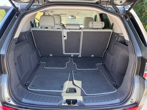 Used 2017 Land Rover Discovery Sport SE image 13