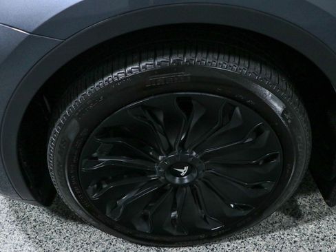 Used 2023 Tesla Model Y AWD image 11