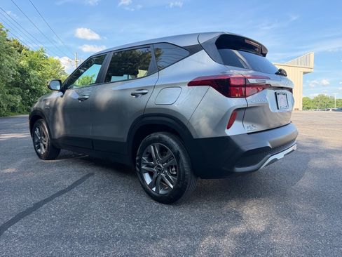 Used 2023 Kia Seltos LX AWD/4WD image 11