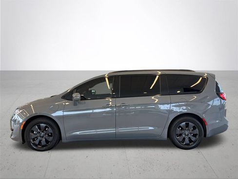 Used 2020 Chrysler Pacifica Limited w/ Quick Oder Package 2EV RED-S FWD image 10