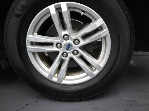 Used 2021 Ford Explorer XLT RWD image 10