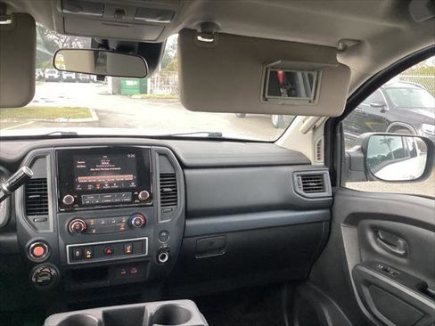 Used 2022 Nissan Titan S image 33