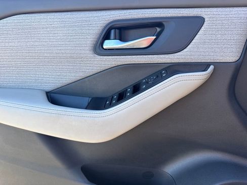 Used 2023 Nissan Rogue SV image 13