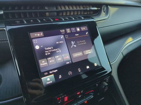 Used 2025 Jeep Grand Cherokee L Altitude image 17