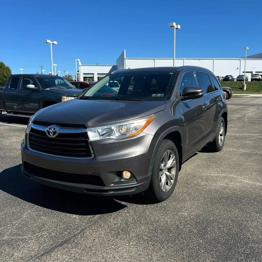 Used 2014 Toyota Highlander XLE AWD/4WD image 1