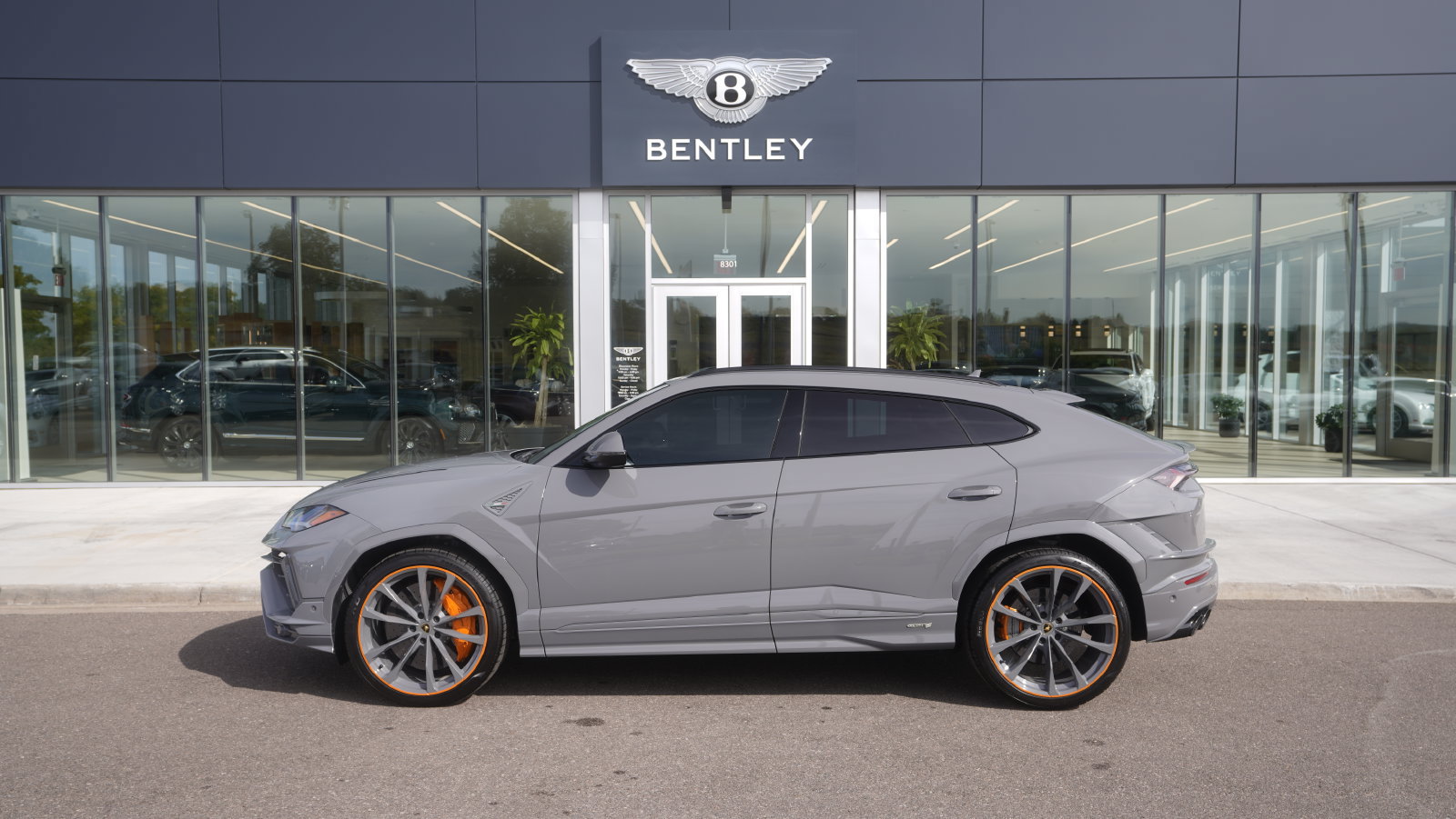 Used 2024 Lamborghini Urus S AWD/4WD image 5