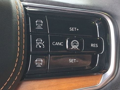 Used 2024 Jeep Grand Wagoneer L Series III AWD/4WD image 22