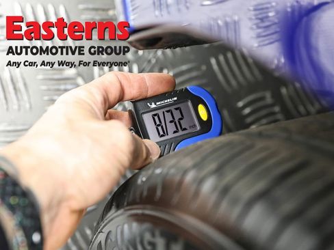 Used 2023 Hyundai Elantra Limited w/ Preferred Accessory Package image 30