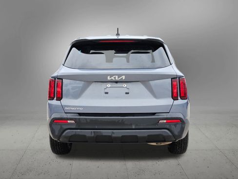 Used 2023 Kia Sorento LX image 5