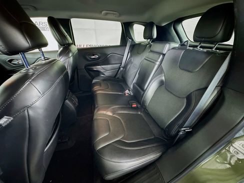 Used 2019 Jeep Cherokee Limited image 24