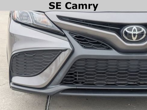 Used 2024 Toyota Camry SE image 3