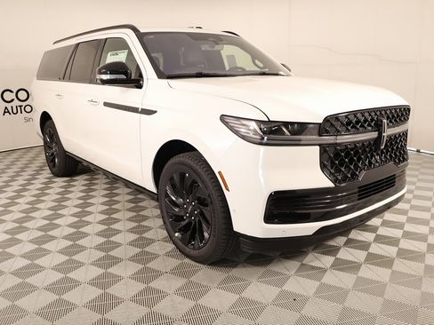 New 2025 Lincoln Navigator L Reserve w/ Jet Appearance Package image 1