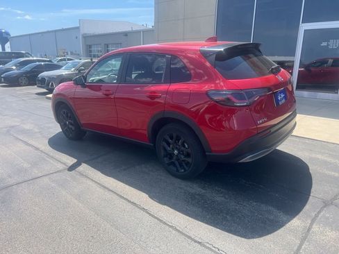 Used 2025 Honda HR-V Sport image 6