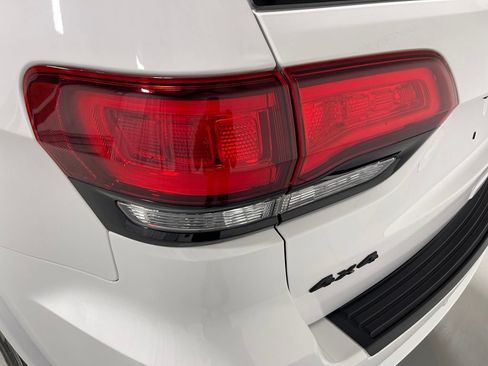 Used 2021 Jeep Grand Cherokee Laredo X AWD/4WD image 14